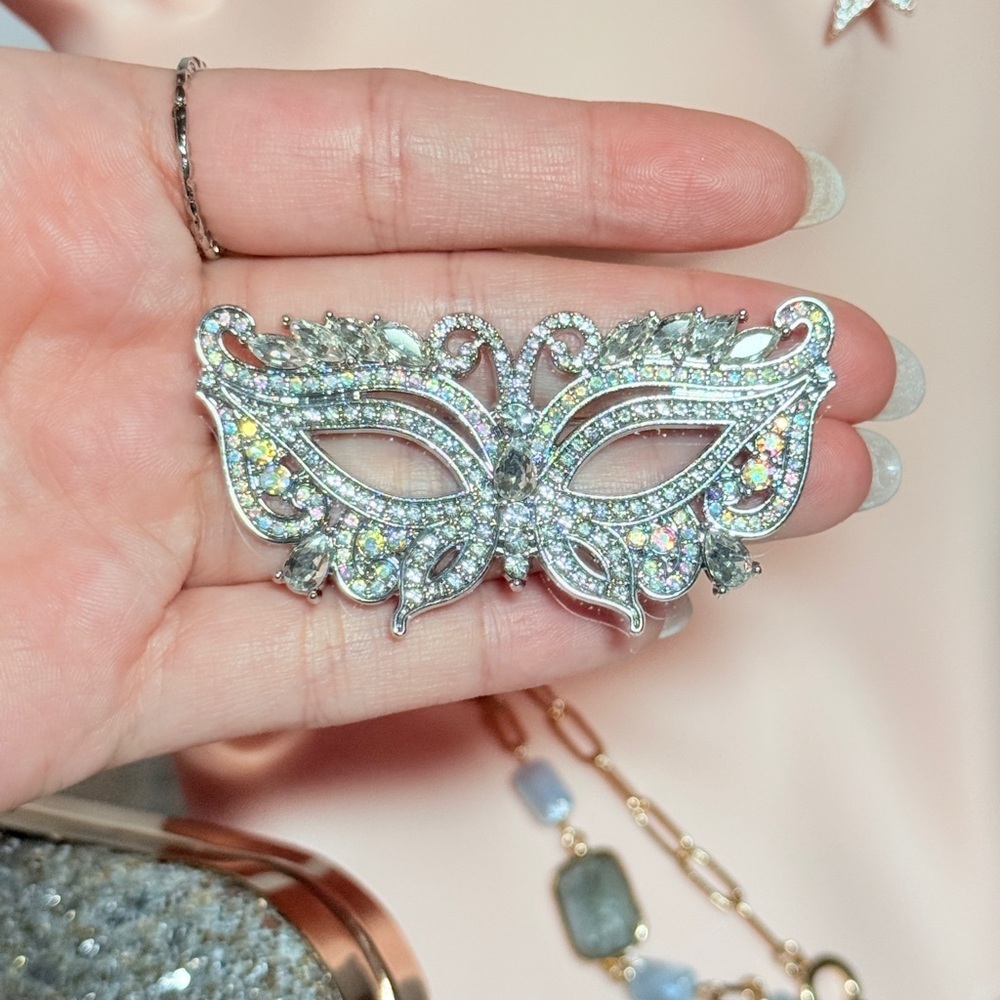 ⚜️ Elegant Silver Masquerade Brooch - Picture 6 of 8